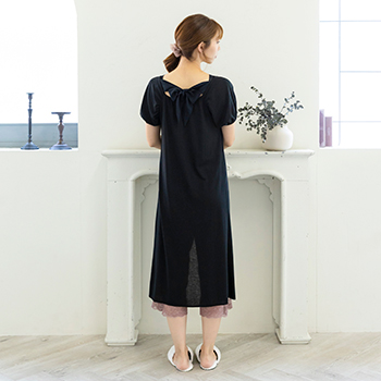 バックリボン・パフスリーブワンピース